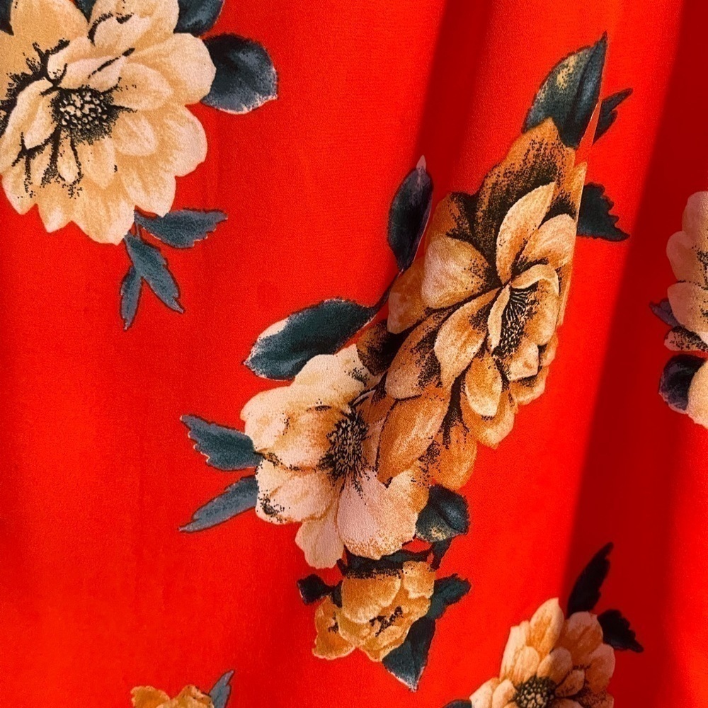 Beautiful flowy floral top. Sz m - Picture 5 of 8
